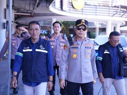 Mudik Lebaran 2026, Polda Banten Sekat Kendaraan di Cilegon Timur