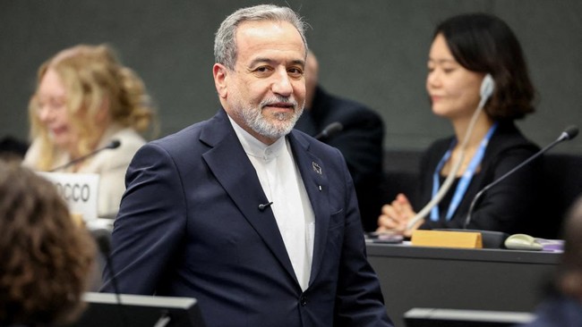 Iran mengaku siap membantu kapal-kapal Jepang berlayar melalui Selat Hormuz.