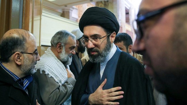 Pernyataan perdana pemimpin tertinggi baru Iran Mojtaba Khamenei menjadi sorotan berita global semenjak dilantik menggantikan sang ayah yang tewas.