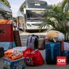 Arus mudik menjelang Hari Raya Idulfitri 1447 Hijriah mulai terlihat di Terminal Kampung Rambutan, Jakarta Timur, Rabu (11/3). (CNN Indonesia/Adi Ibrahim)