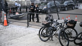 Mobil Tabrak White House Kantor Trump