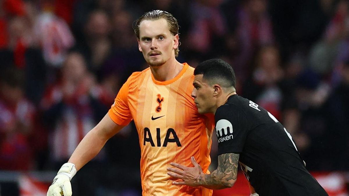Baru Main 17 Menit, Kiper Tottenham Diganti usai Blunder 2 Kali
