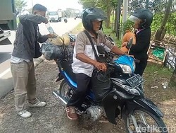 Suriat Konvoi Bareng Menantu Mudik ke Brebes Via Pantura