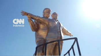 Patung Trump dan Epstein di Washington Tiru Pose Ikonis Titanic