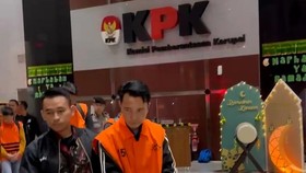 Penampakan Bupati Rejang Lebong usai Jadi Tersangka KPK