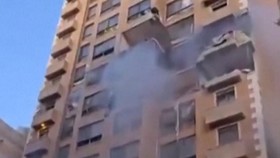 Penampakan Serangan Udara Israel Hantam Apartemen Warga di Beirut