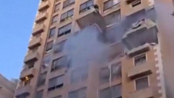 Penampakan Serangan Udara Israel Hantam Apartemen Warga di Beirut