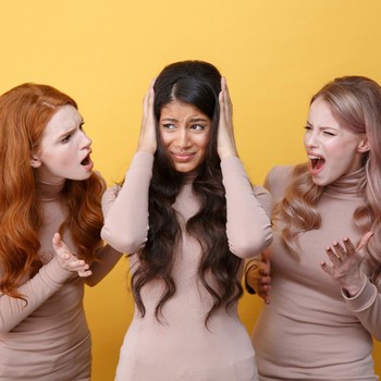 3 Zodiak yang Dikenal Cerewet dan Paling Irit Bicara