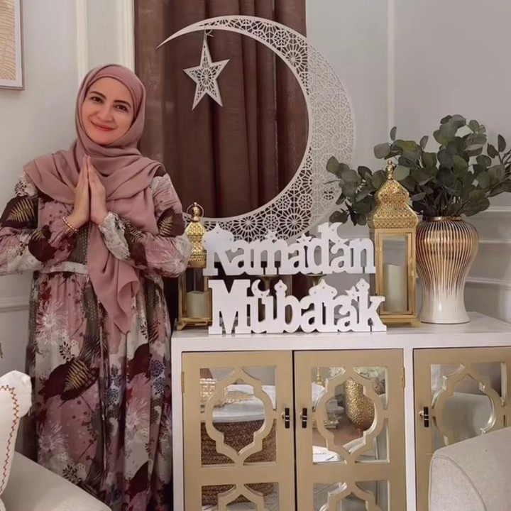 <p>Ramadhan menjadi bulan yang spesial bagi setiap umat Muslim. Banyak orang memanfaatkan kesempatan ini untuk mempercantik rumah supaya terasa lebih nyaman. Salah satunya seperti yang dilakukan oleh artis cantik Natalie Sarah. Tahun ini, ia mendekorasi rumah mewahnya dengan nuansa Islami, Bunda. (Foto: Instagram @natalie_sarahs)</p>