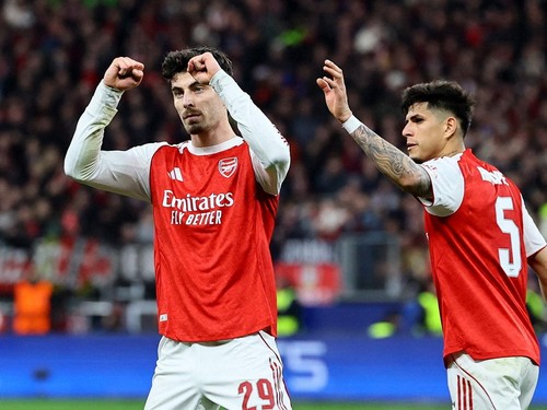 FOTO: Arsenal 'Tertolong' Penalti saat Lawan Leverkusen