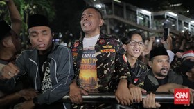 Banser Salawatan saat Eks Menag Yaqut Ditahan KPK