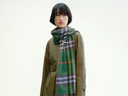 Burberry Rilis Koleksi Spesial Terinspirasi Gaya Ikonik Ratu Elizabeth II