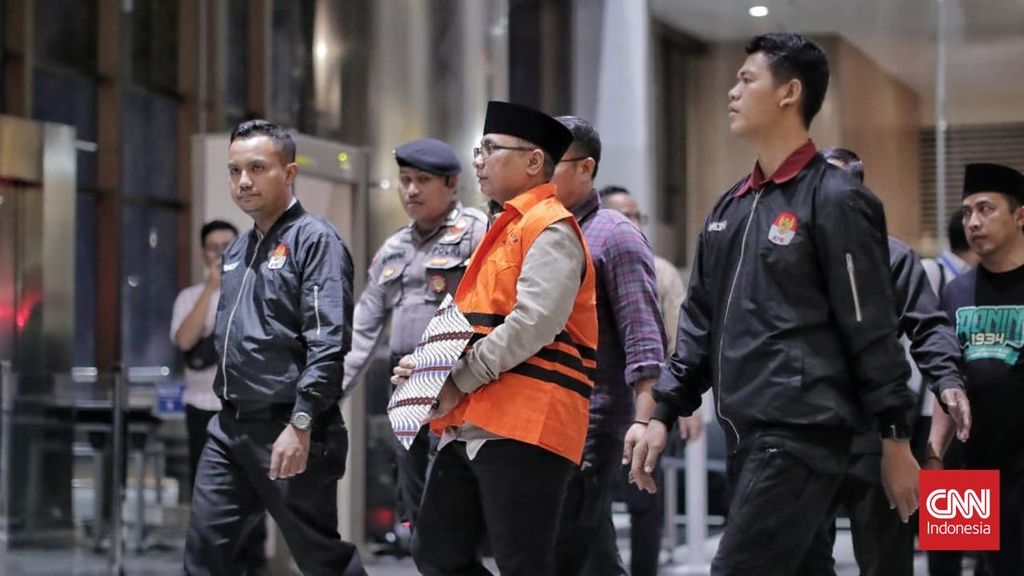 Banser Salawatan saat Eks Menag Yaqut Ditahan KPK