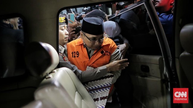 Eks Menteri Agama Yaqut ditahan KPK sebagai tersangka korupsi kuota haji tambahan. Yaqut ditahan 20 hari untuk penyidikan, 12-31 Maret.