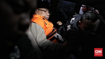 FOTO: Tampang Eks Menteri Agama Yaqut Ditahan KPK