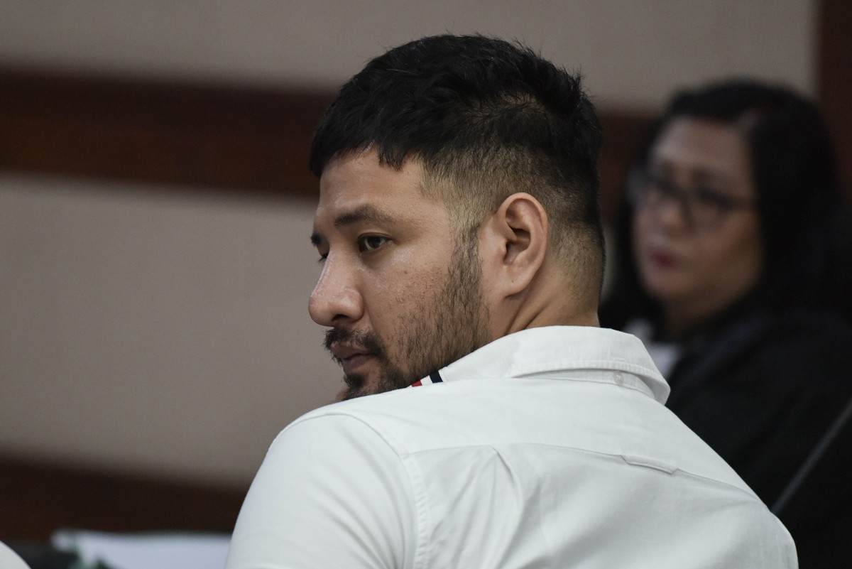 Terdakwa kasus dugaan memperjualbelikan narkotika di dalam Rutan Salemba Muhammad Akbar alias Ammar Zoni mengikuti sidang tuntuttan di Pengadilan Negeri Jakarta Pusat&comma; Kamis &lpar;12&sol;3&sol;2026&rpar;&period; Aktor Ammar Zoni dituntut Jaksa Penuntut Umum &lpar;JPU&rpar; dengan tuntutan sembilan tahun penjara dengan denda Rp500 juta subsider 140 hari penjara&period; ANTARA FOTO&sol;Fakhri Hermansyah&sol;YU