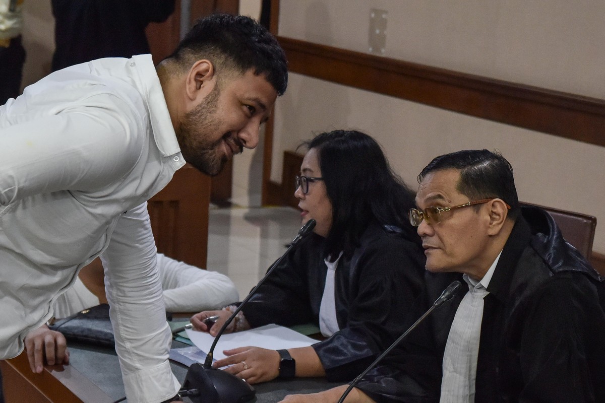 Terdakwa kasus dugaan memperjualbelikan narkotika di dalam Rutan Salemba Muhammad Akbar alias Ammar Zoni mengikuti sidang tuntuttan di Pengadilan Negeri Jakarta Pusat&comma; Kamis &lpar;12&sol;3&sol;2026&rpar;&period; Aktor Ammar Zoni dituntut Jaksa Penuntut Umum &lpar;JPU&rpar; dengan tuntutan sembilan tahun penjara dengan denda Rp500 juta subsider 140 hari penjara&period; ANTARA FOTO&sol;Fakhri Hermansyah&sol;YU