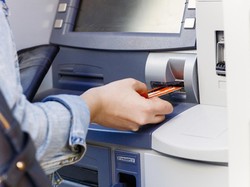 Viral Netizen Tarik Tunai di ATM Dapat Uang Kertas Rp 50 Ribu Polos