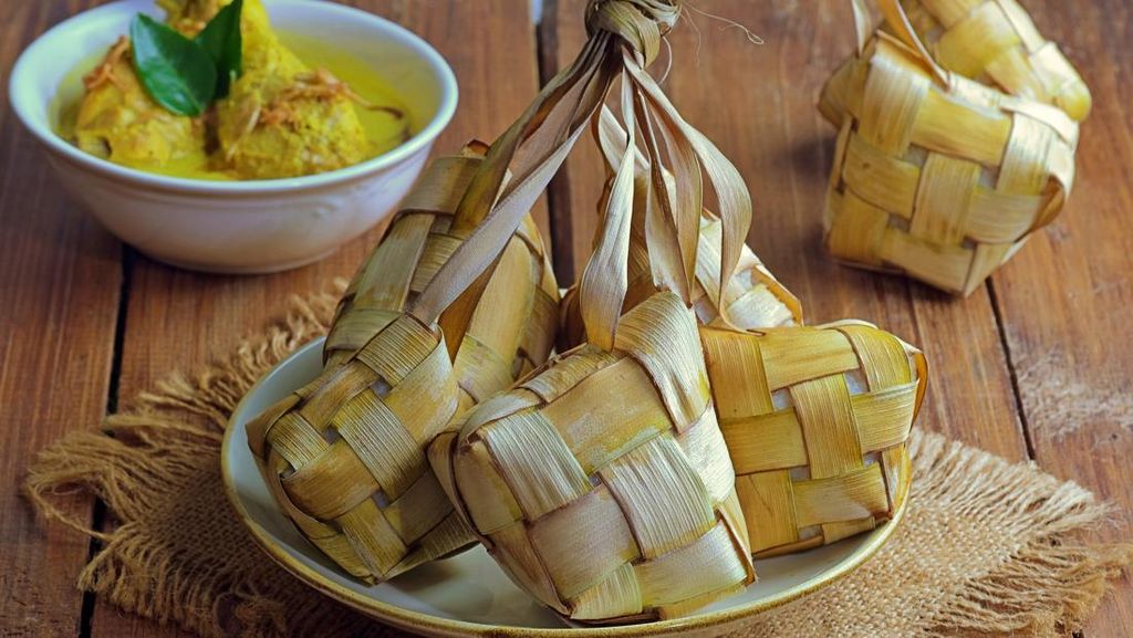 Jenis Beras yang Cocok untuk Bikin Ketupat, Hasilnya Padat nan Lembut