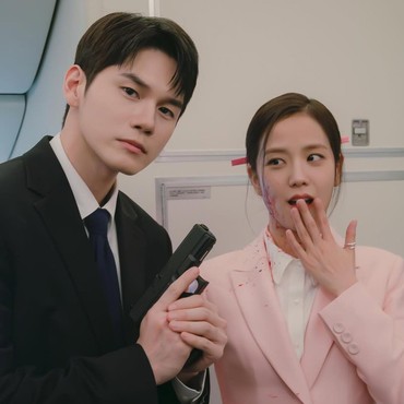 Jadi Cameo, Begini Aksi Ong Seong Wu Selamatkan Jisoo di Drakor 'Boyfriend On Demand'