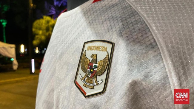 Pelatih Timnas Indonesia, John Herdman, memuji jersey baru Garuda yang dirilis Kelme di Jakarta, Kamis (12/3) malam.