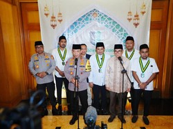 Kapolri Ajak Mahasiswa Dukung Kebijakan Pemerintah Hadapi Dampak Krisis Global