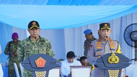 Kapolri Jenderal Listyo Sigit Prabowo bersama Panglima TNI Jenderal Agus Subiyanto memimpin Apel Gelar Pasukan Operasi Ketupat 2026 di Monas, Jakarta, Kamis (12/3/2026). Apel ini menandai kesiapan negara dalam mengamankan arus mudik dan arus balik Le