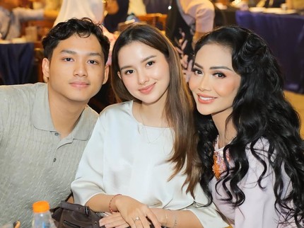 Krisdayanti Bukber Bareng Azriel dan Calon Menantu, Ini 5 Potret Hangatnya