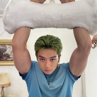 7 Pesona Mackenyu Jadi Roronoa Zoro di One Piece Season 2, Makin Macho & Berotot