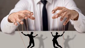 Awas! Ini 10 Tanda Orang Manipulatif, Kamu Bisa Terjebak Tanpa Sadar