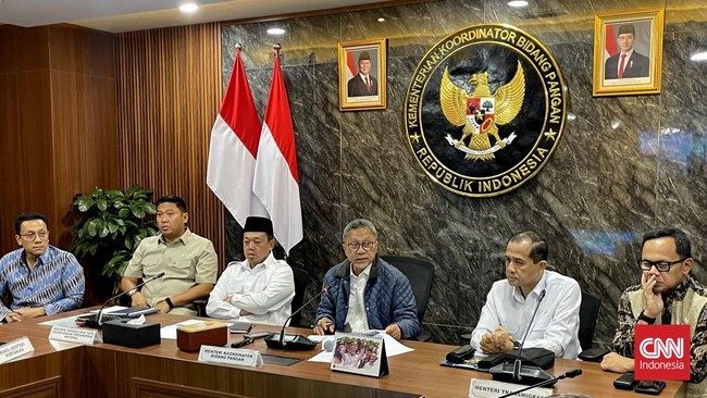 Pemerintah pusat akan mengambil alih kewenangan pengendalian alih fungsi lahan sawah dari pemerintah daerah.