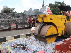 Polres Blitar Kota Musnahkan 2.000 Miras-165 Knalpot Brong