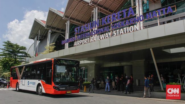 Layanan Bus Transjabodetabek Rute Blok M-Bandara Soetta.