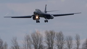 FOTO: Pesawat Pengembom AS di Pangkalan Inggris, Siaga Serang Iran