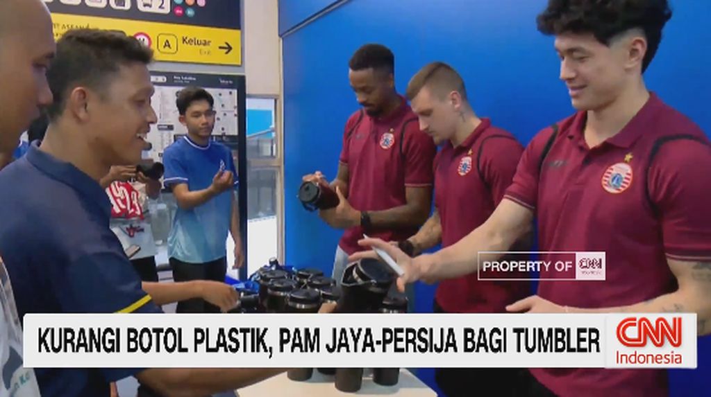 VIDEO: Kurangi Botol Plastik, PAM Jaya-Persija Bagi Tumbler