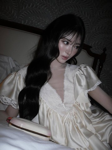 Anna MEOVV Pukau Fans dengan Visual Menawan Bak Bidadari di Chloe Winter 2026 Show