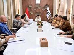 Prabowo Rapat Bareng Luhut-Purbaya Bahas Konflik Timteng, Stok BBM-Gas Cukup