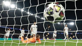 FOTO: PSG Pesta di Paris, Chelsea Tertunduk Lesu
