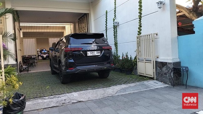 Rismon Sianipar, tersangka pencemaran nama baik ijazah Jokowi, menemui Jokowi di Solo setelah mengajukan permohonan restorative justice.