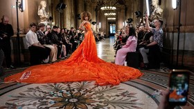 FOTO: Intip Koleksi Busana Max Alexander, Desainer Berusia 10 Tahun