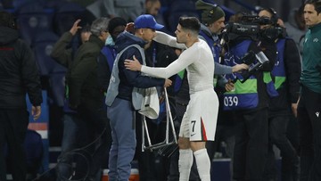 Berita Panas dari Dunia Sport CNN : Pedro Neto Minta Maaf Dorong Ball Boy: Beri Jersey dan Tertawa Bersama