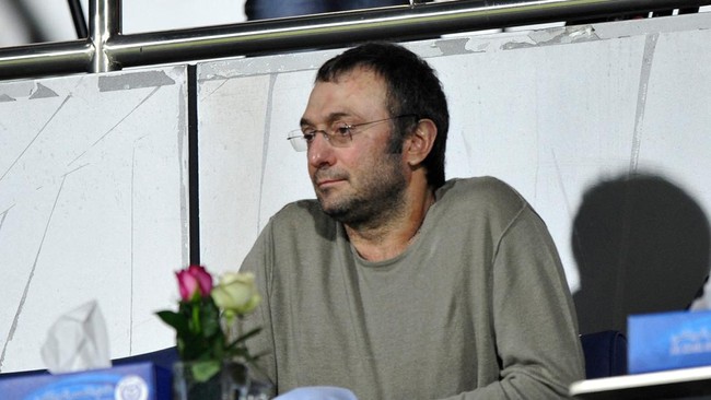 Suleiman Kerimov adalah salah satu orang terkaya di dunia. Mayoritas kekayaannya berasal dari kepemilikan saham raksasa tambang emas Rusia, Polyus Gold.