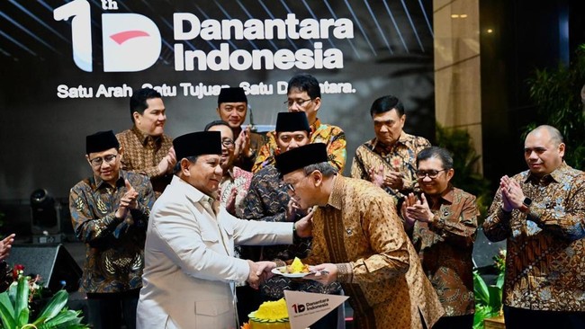 Danantara Indonesia merayakan satu tahun dengan refleksi pengelolaan aset negara yang profesional, Telkom tegaskan komitmen pendidikan.