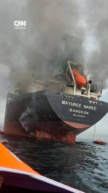 Kapal Kargo Thailand Diserang Proyektil Misterius di Selat Hormuz