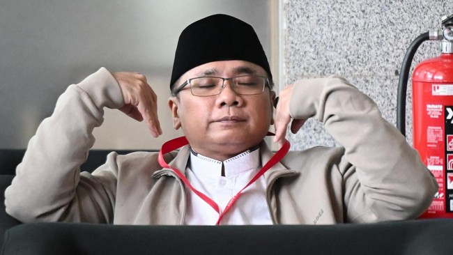 Eks Menteri Agama Yaqut Cholil ditahan KPK sebagai tersangka korupsi kuota haji tambahan.