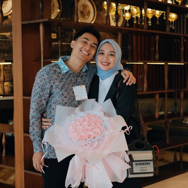 <p>Pria 34 tahun itu diketahui telah menikah dengan Suci Asmarani Hasan pada 2019. Keduanya pun cukup sering membagikan berbagai momen kebersamaan di media sosial.&nbsp;(Foto: Instagram @suciasmarani)</p>