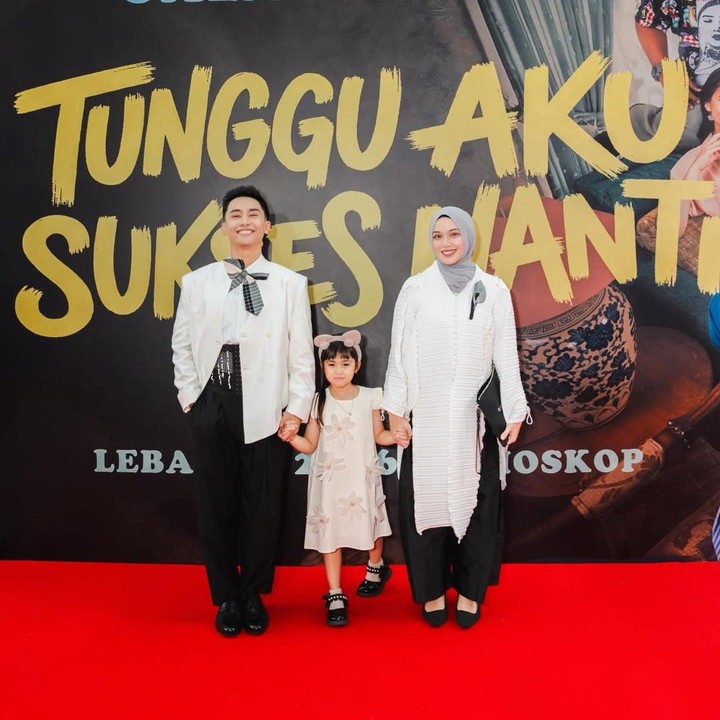 <p>Kemampuan aktingnya membuat banyak orang penasaran dengan sosok Ardit di balik layar, termasuk kehidupan pribadinya. Di luar dunia hiburan, ia menjalani peran sebgai suami sekaligus seorang ayah, Bunda.&nbsp;(Foto: Instagram @suciasmarani)</p>