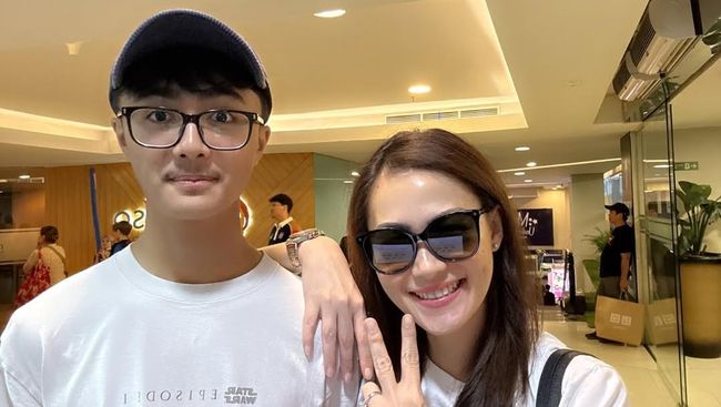 Terpopuler: Potret Kebersamaan Bintang Anak Hengky Kurniawan Dan Ibunda