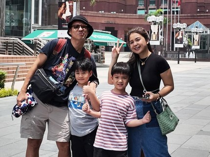 Dua Anak Junior Liem Kaget Tahu Sang Ayah Main Film Usai Nonton 'Na Willa', Intip Potretnya