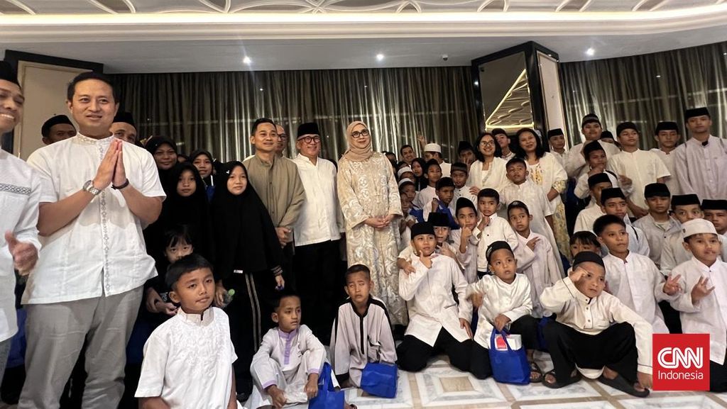 Chairul Tanjung Beri Santunan untuk Anak Yatim di Trans Hotel Jakarta